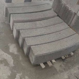 济宁芝麻白弧形路牙石