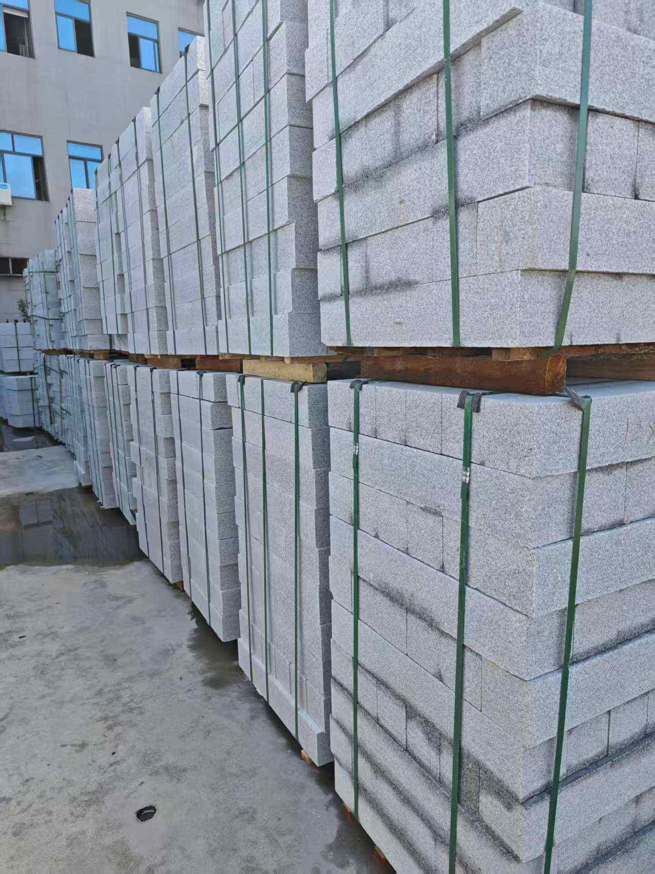 济宁芝麻白路牙石，路侧石