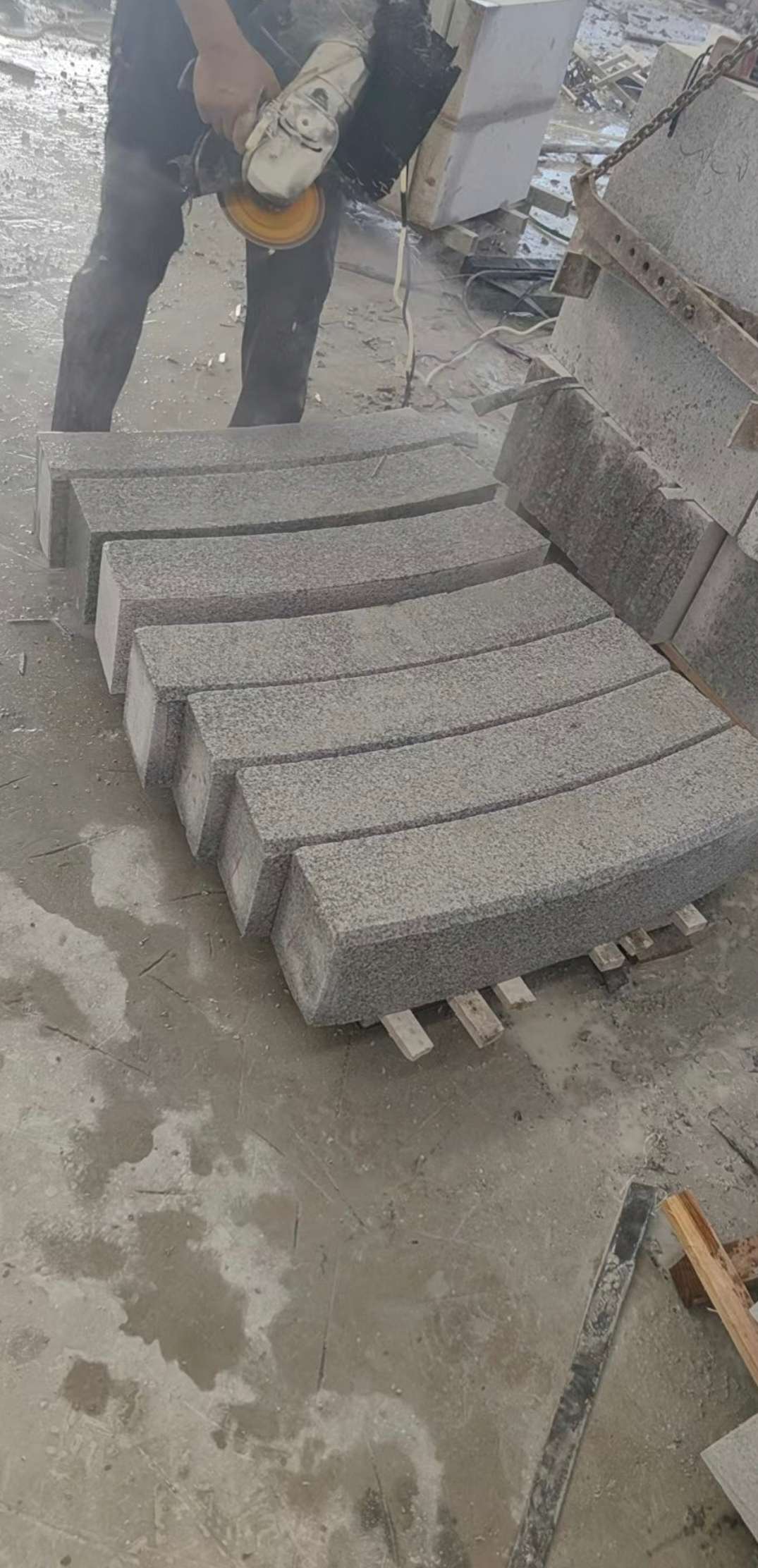 济宁芝麻白弧形路牙石