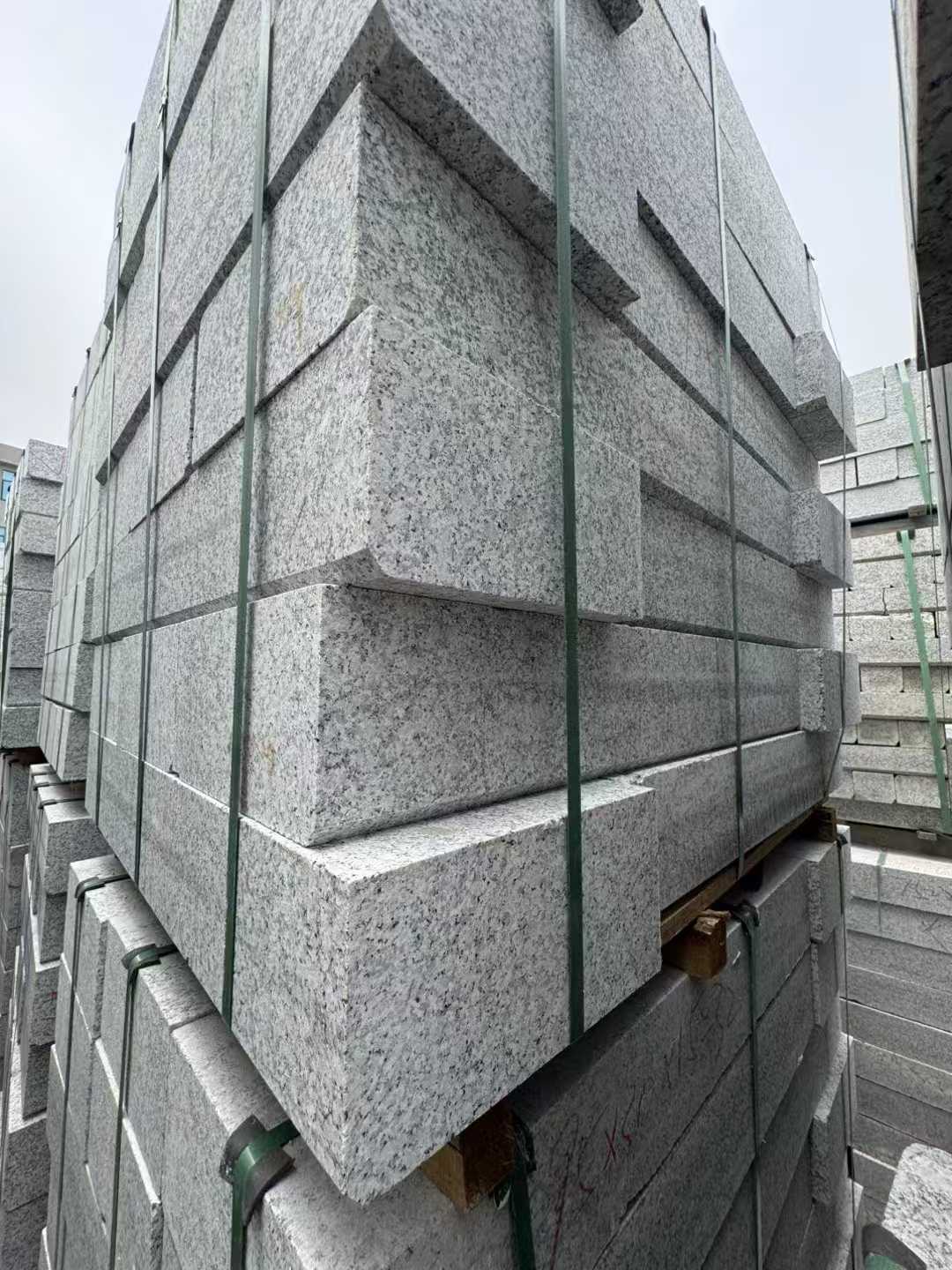 济宁芝麻白路牙石 马路牙子